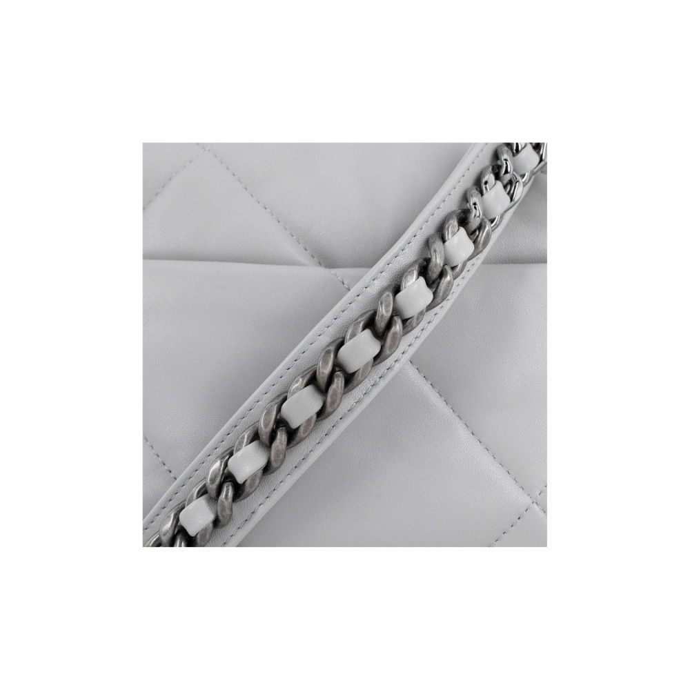 Chanel 22C 19 Flap Bag 