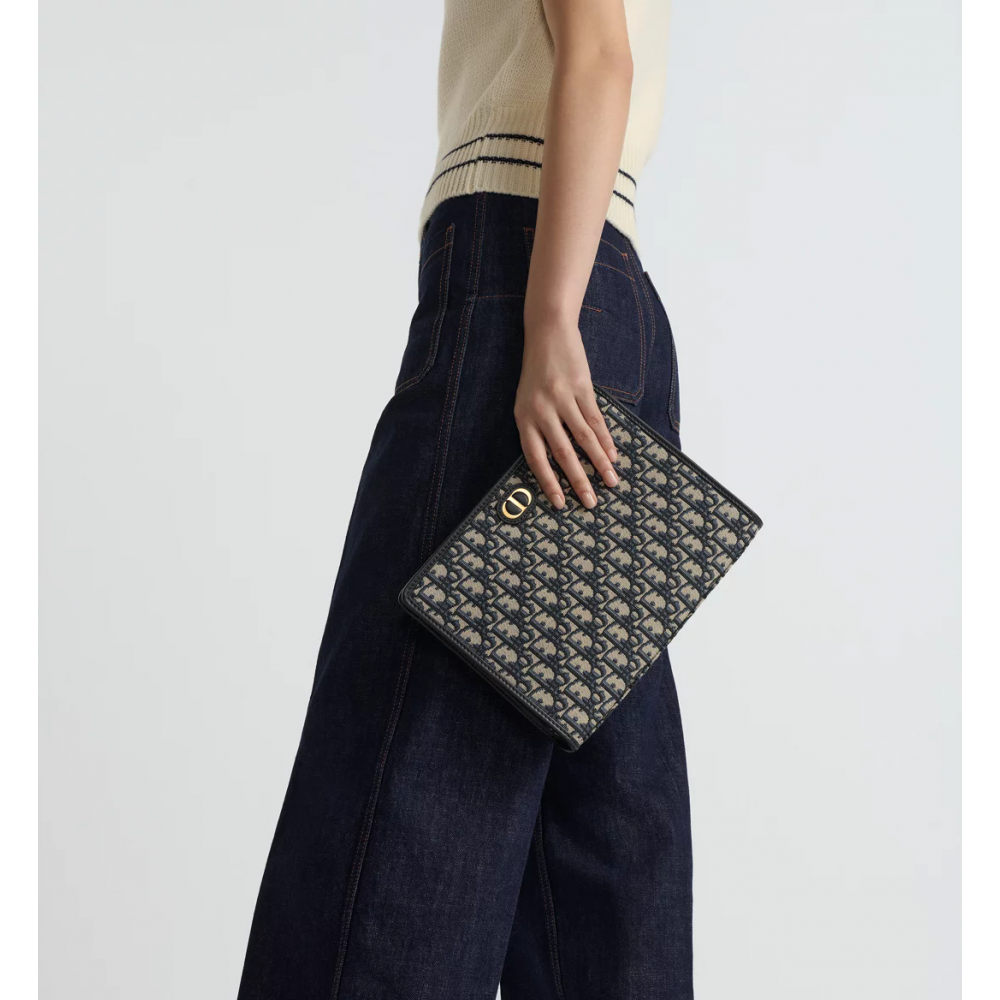 30 Montaigne Dea Pouch