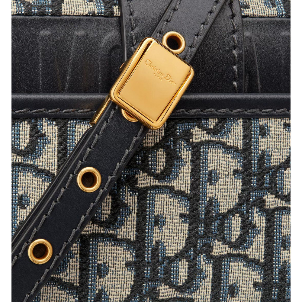 30 Montaigne East-West Bag With Chain