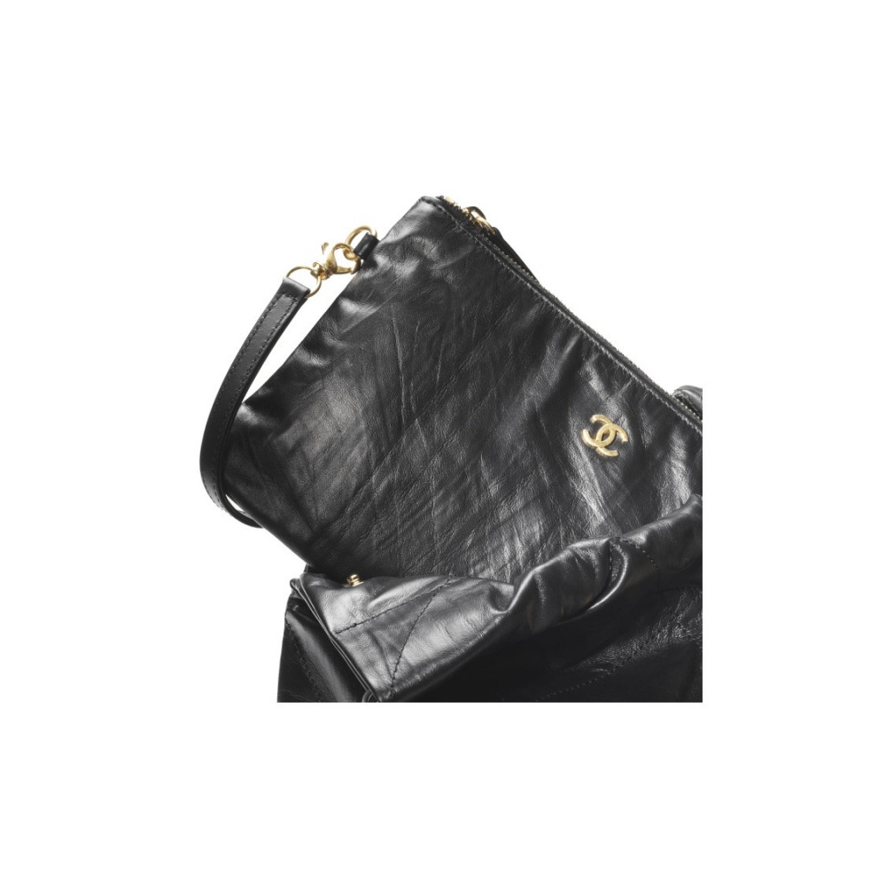 Chanel Wrinkle 22 Handbag