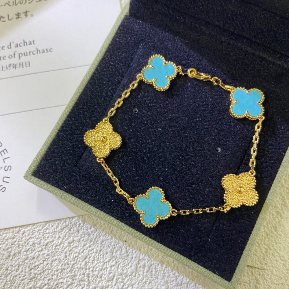 Four Leaf Clover Sky Blue Half Diamond Series Four Leaf Clover Sky Blue Half Diamond Series