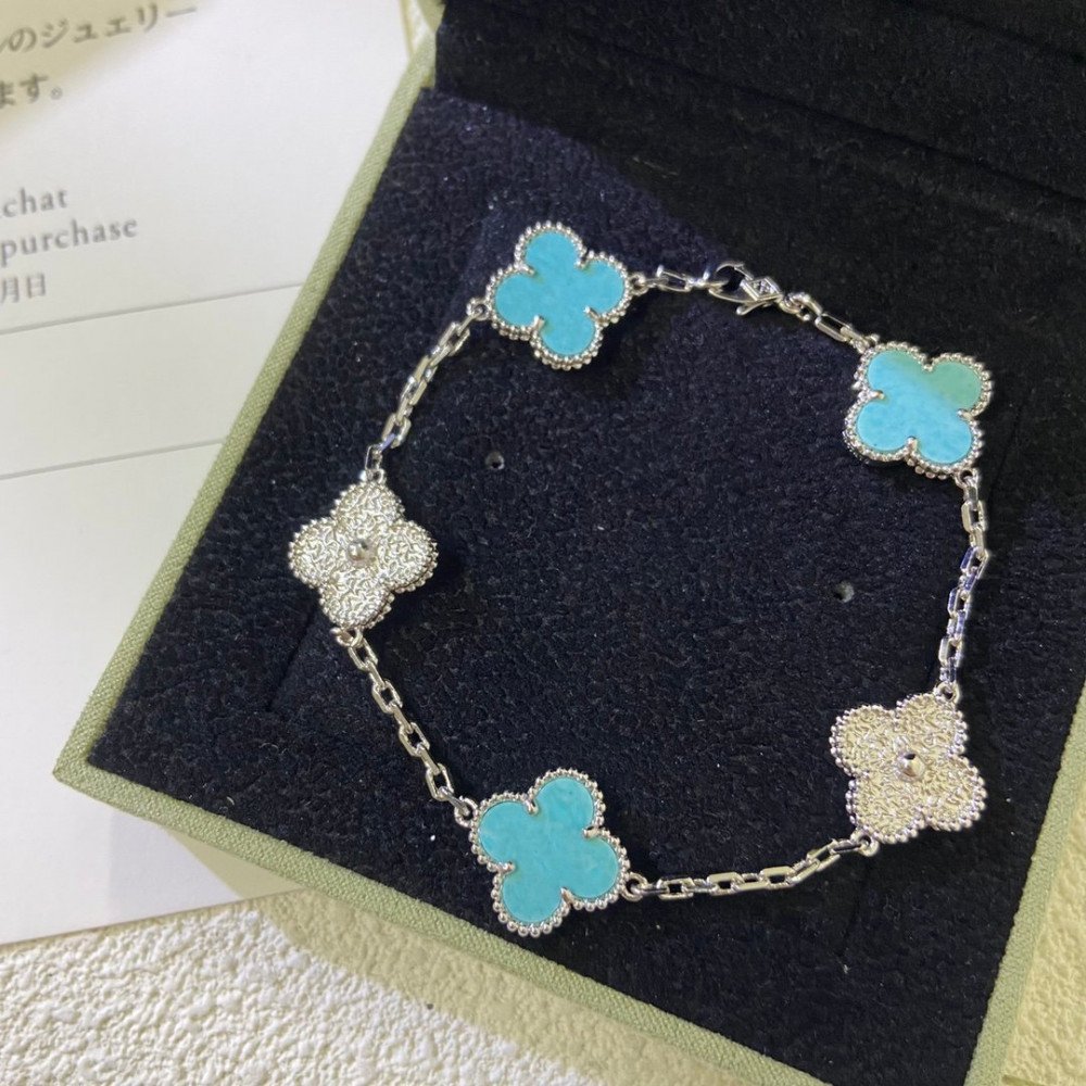 Four Leaf Clover Sky Blue Half Diamond Series Four Leaf Clover Sky Blue Half Diamond Series