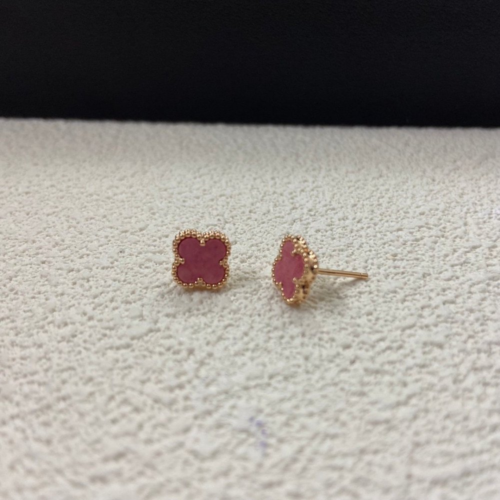 Ruby Clover Earnail Series Ruby Clover Earnail Series