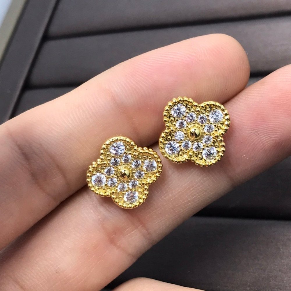 Clover Half Diamond Earnail Series Clover Half Diamond Earnail Series