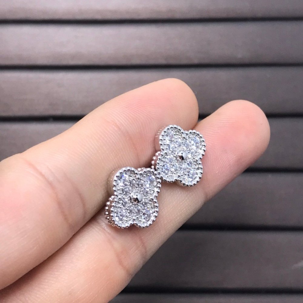 Clover Half Diamond Earnail Series Clover Half Diamond Earnail Series