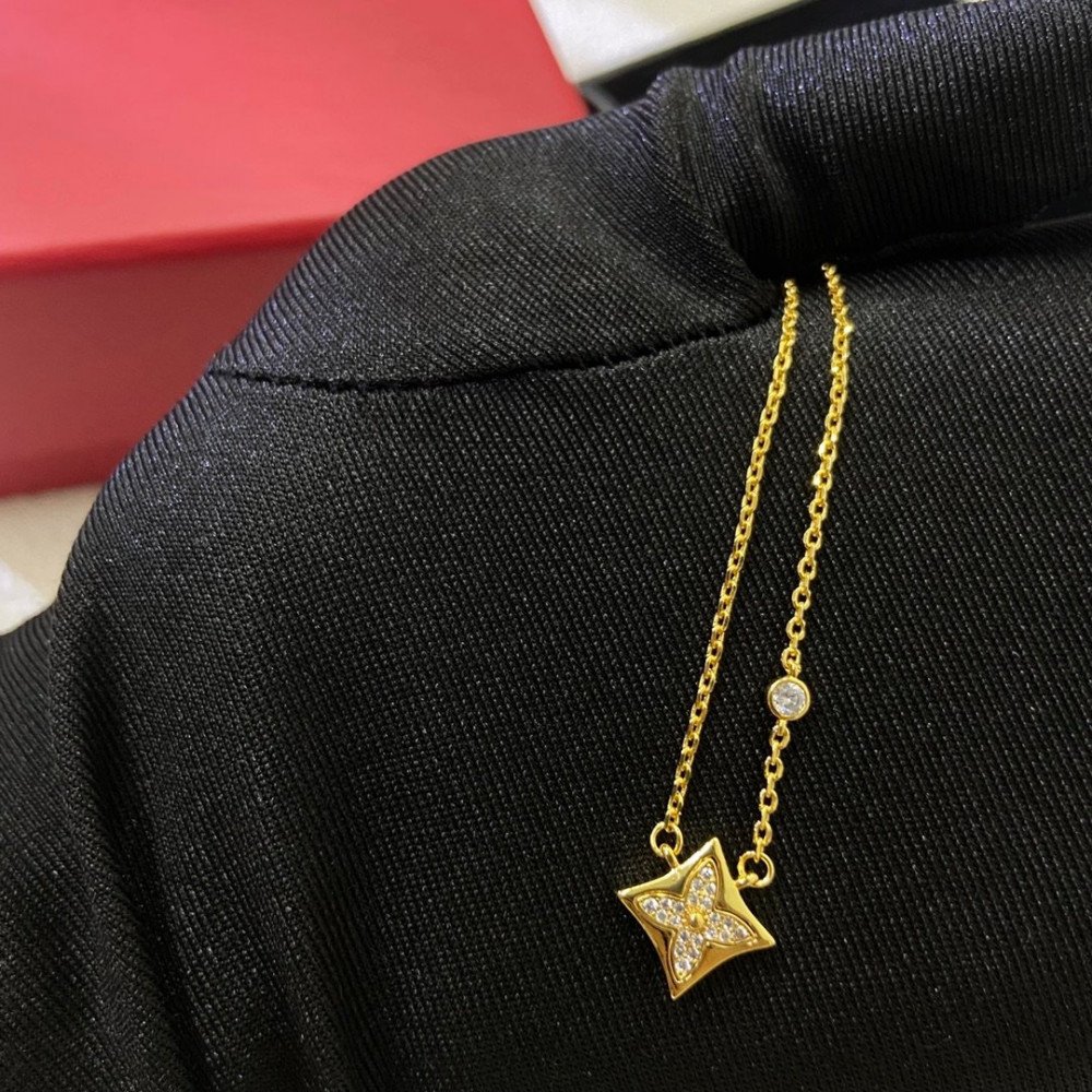 Lv One Flower Necklace, With Diamonds, Gold, Rose Gold, Silver Lv One Flower Necklace, With Diamonds, Gold, Rose Gold, Silver
