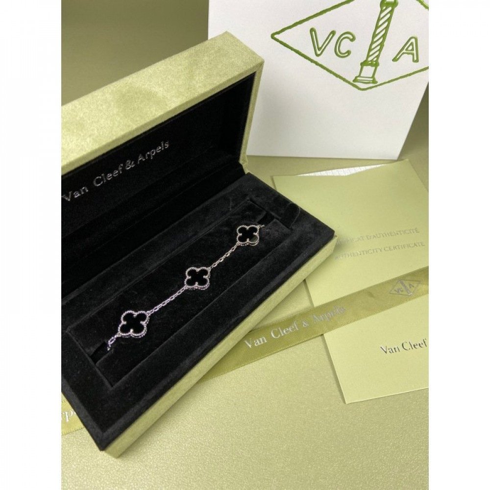 Clover With 5 Flowers-Black Chalcedony Clover With 5 Flowers-Black Chalcedony