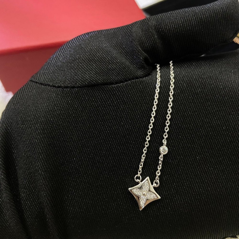 Lv One Flower Necklace, With Diamonds, Gold, Rose Gold, Silver Lv One Flower Necklace, With Diamonds, Gold, Rose Gold, Silver