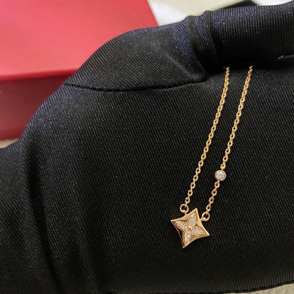 Lv One Flower Necklace, With Diamonds, Gold, Rose Gold, Silver Lv One Flower Necklace, With Diamonds, Gold, Rose Gold, Silver