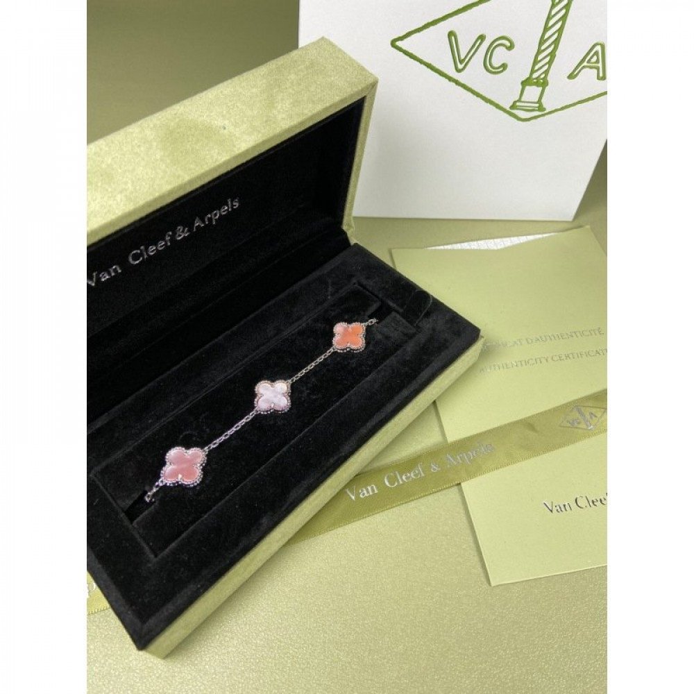 Clover With 5 Flowers-Pale Pink Clover With 5 Flowers-Pale Pink