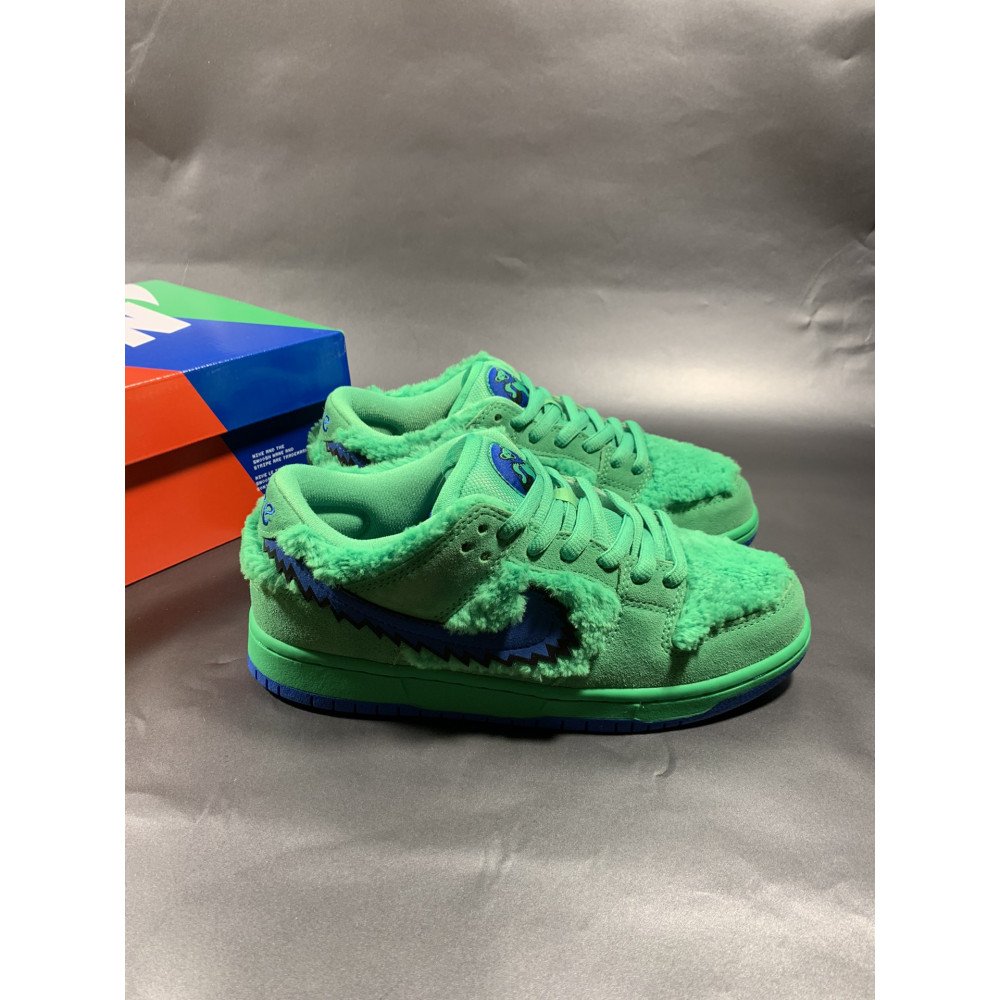 Nike x Grateful Dead SB Dunk Low 'Green Bear'