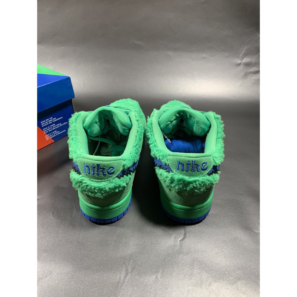 Nike x Grateful Dead SB Dunk Low 'Green Bear'