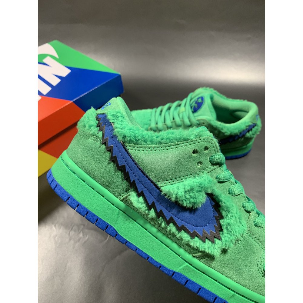 Nike x Grateful Dead SB Dunk Low 'Green Bear'