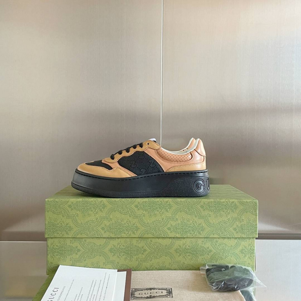 Gucci Chunky B-15