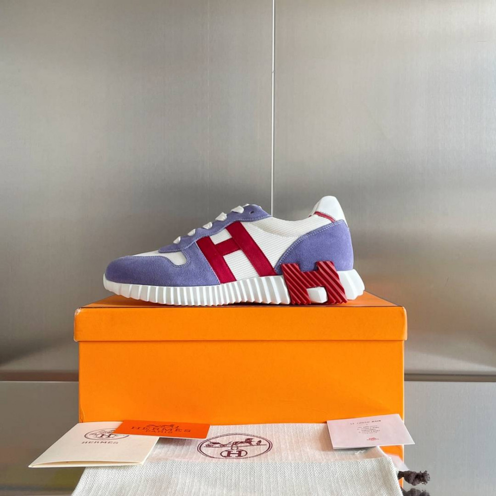 Bouncing Sneaker