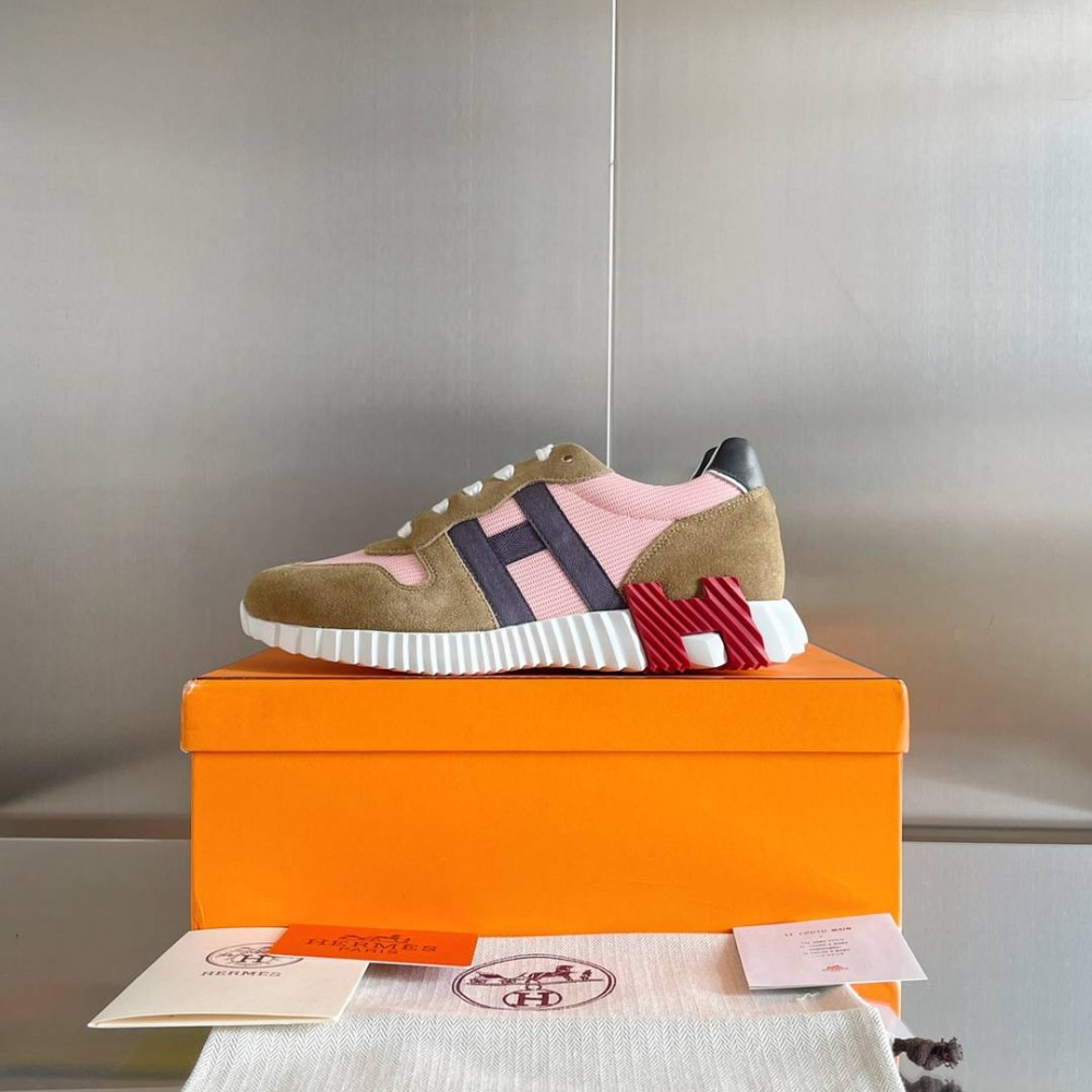 Bouncing Sneaker