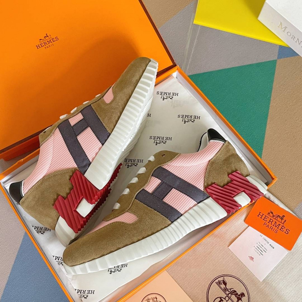 Bouncing Sneaker Bouncing Sneaker