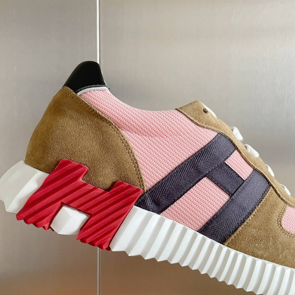 Bouncing Sneaker Bouncing Sneaker
