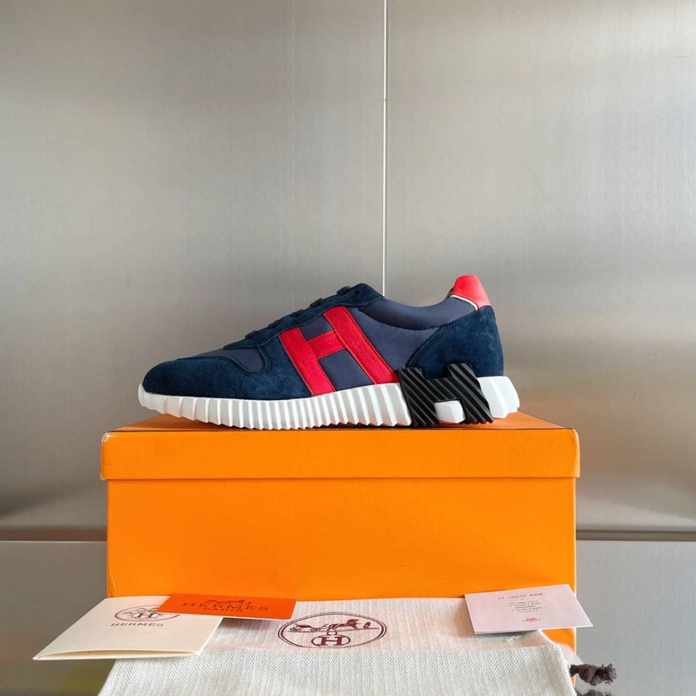 Bouncing Sneaker