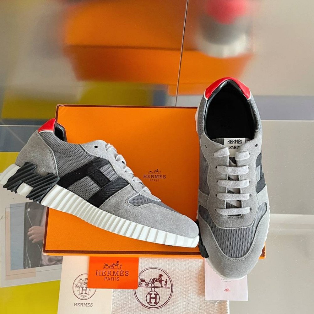 Bouncing Sneaker Bouncing Sneaker