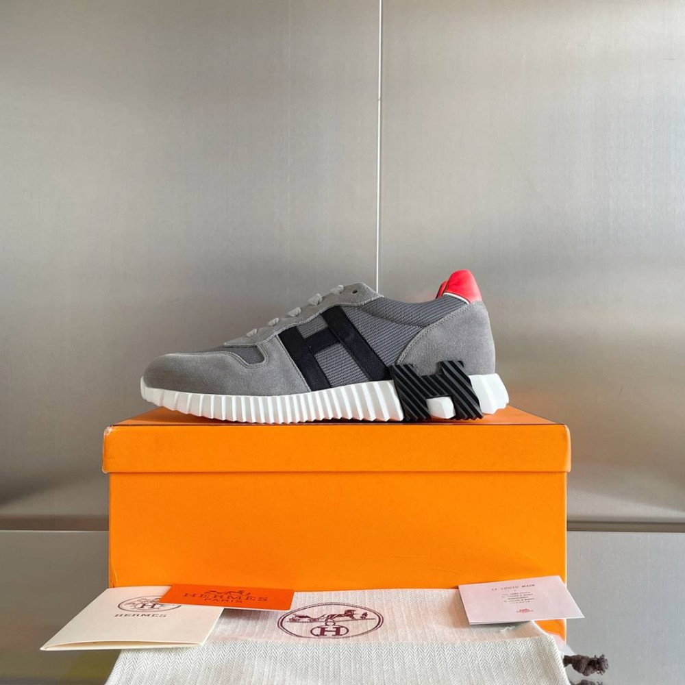 Bouncing Sneaker