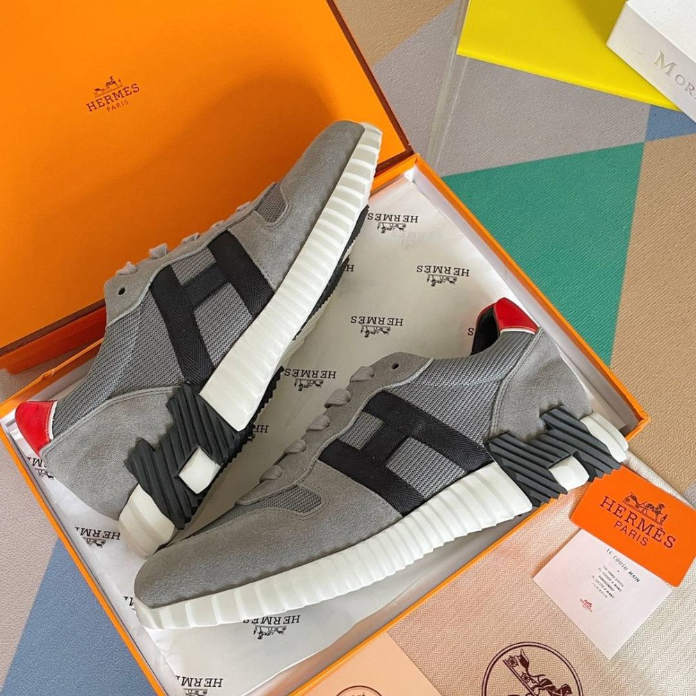 Bouncing Sneaker Bouncing Sneaker