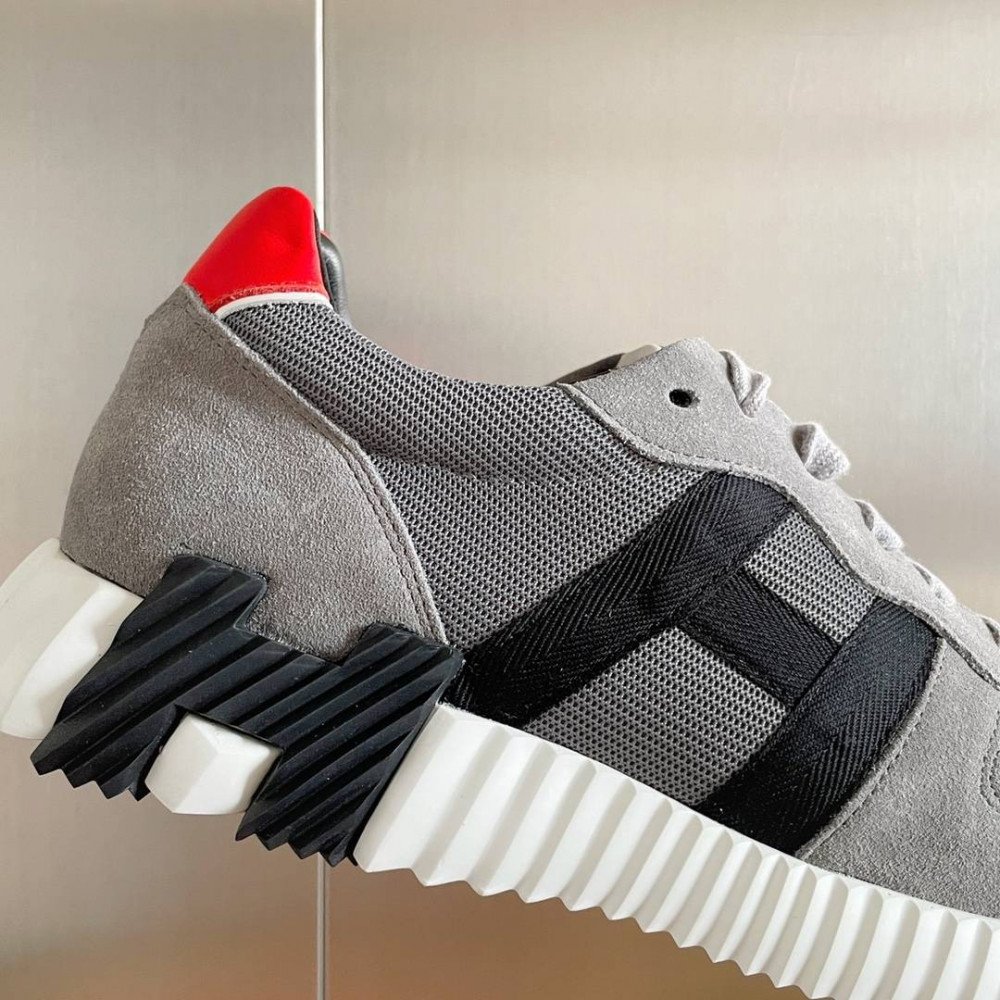 Bouncing Sneaker Bouncing Sneaker