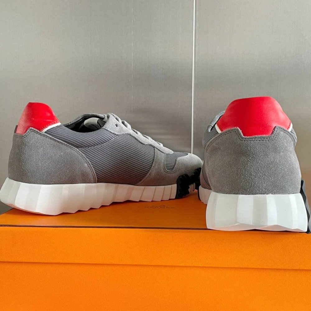Bouncing Sneaker Bouncing Sneaker