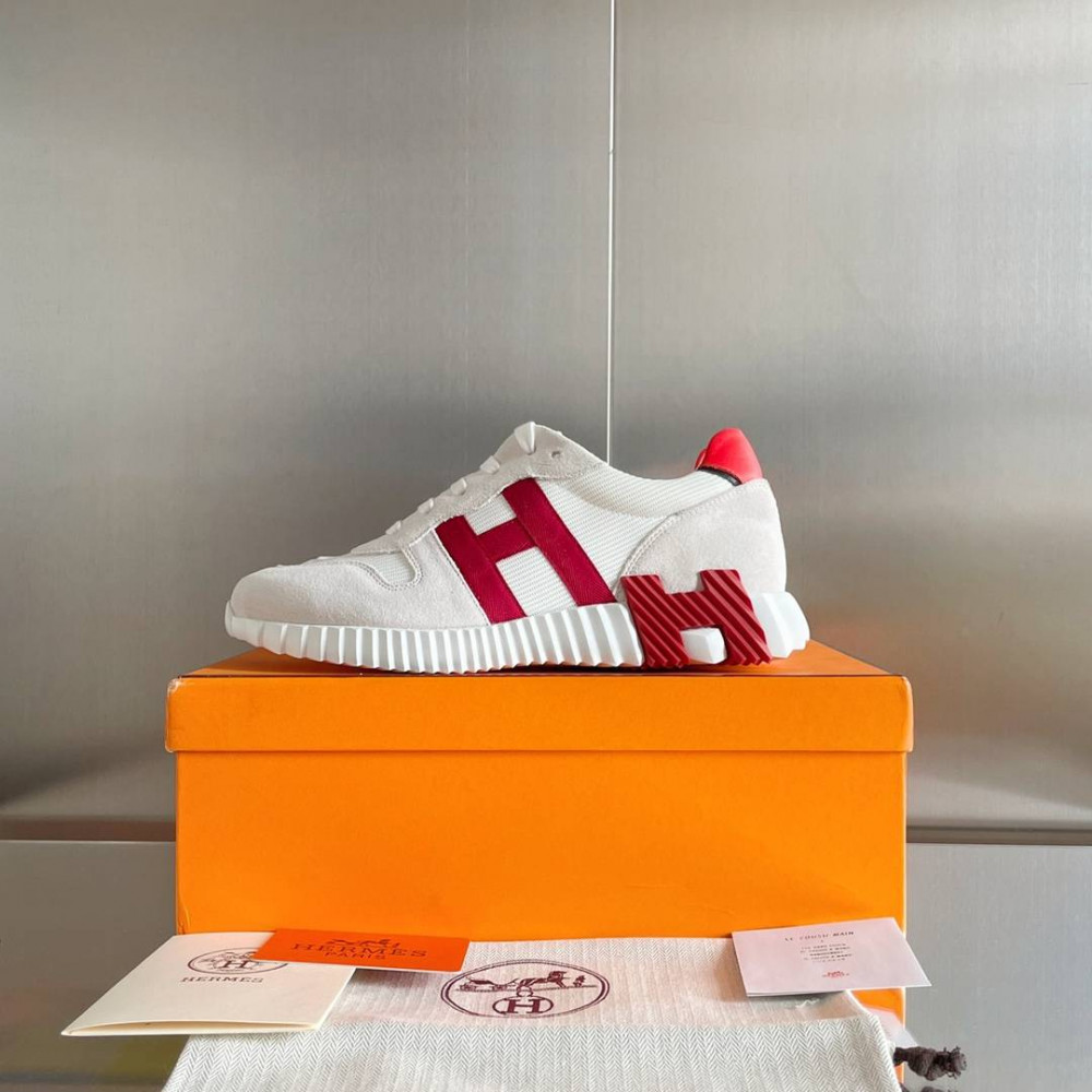 Bouncing Sneaker