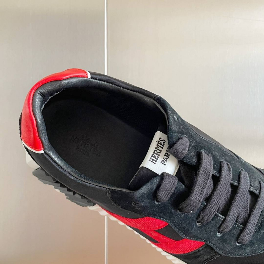 Bouncing Sneaker Bouncing Sneaker
