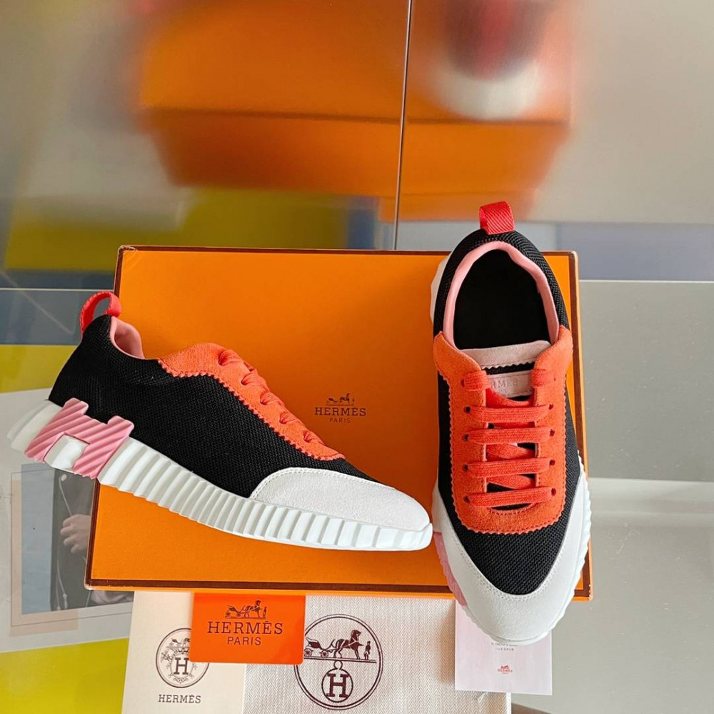Bouncing Sneaker Bouncing Sneaker