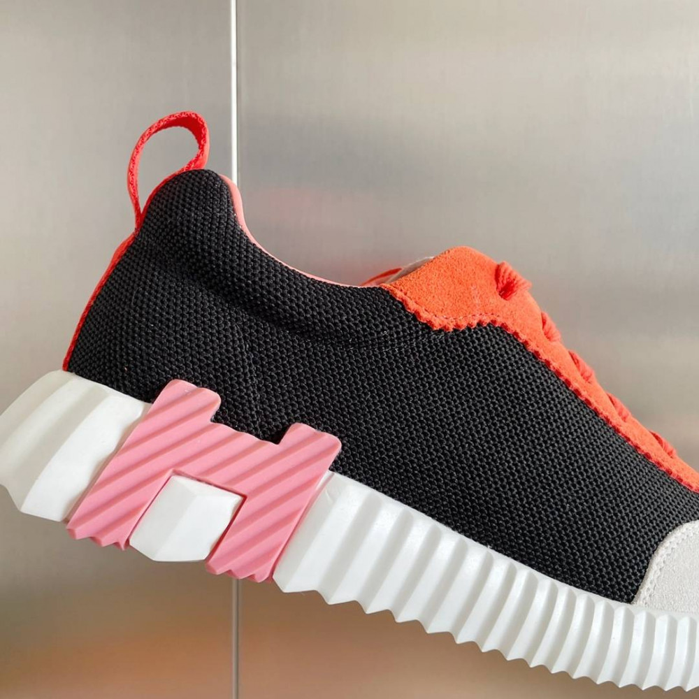 Bouncing Sneaker Bouncing Sneaker
