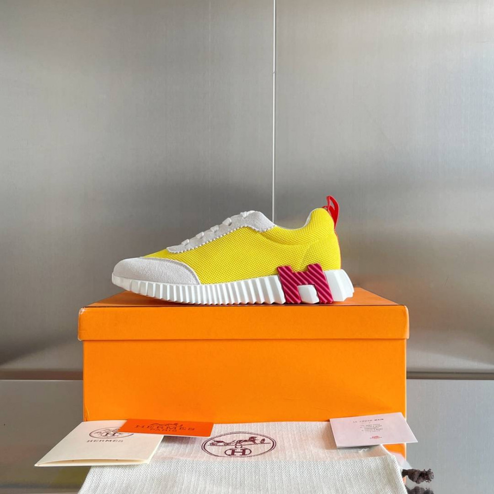 Bouncing Sneaker