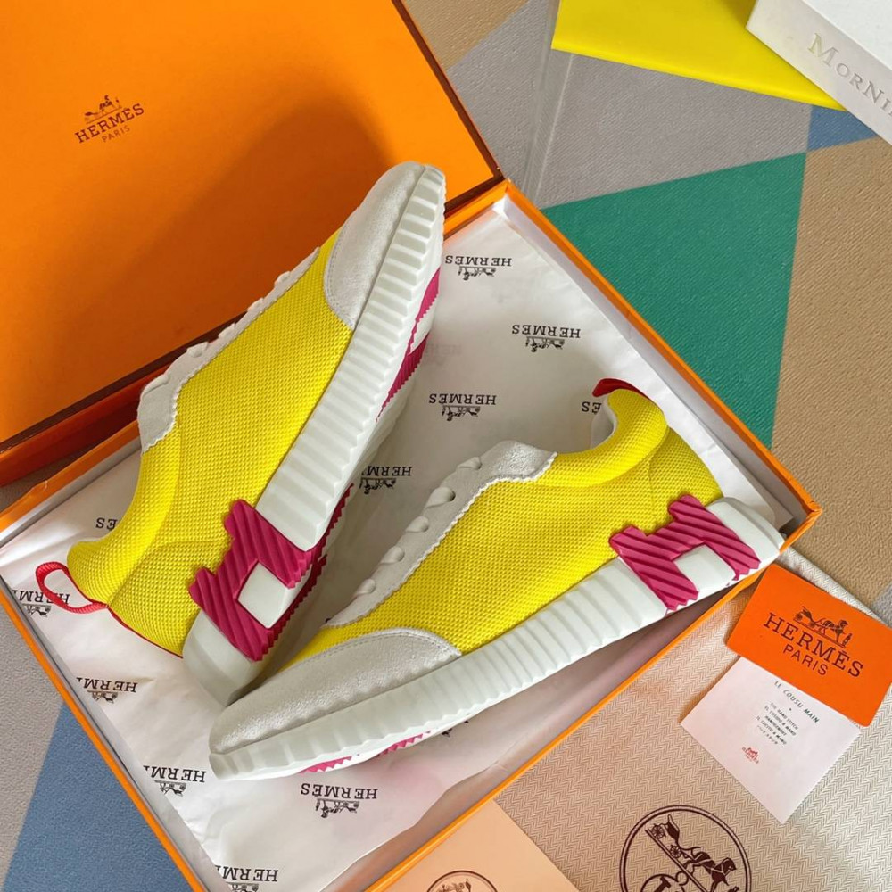 Bouncing Sneaker Bouncing Sneaker