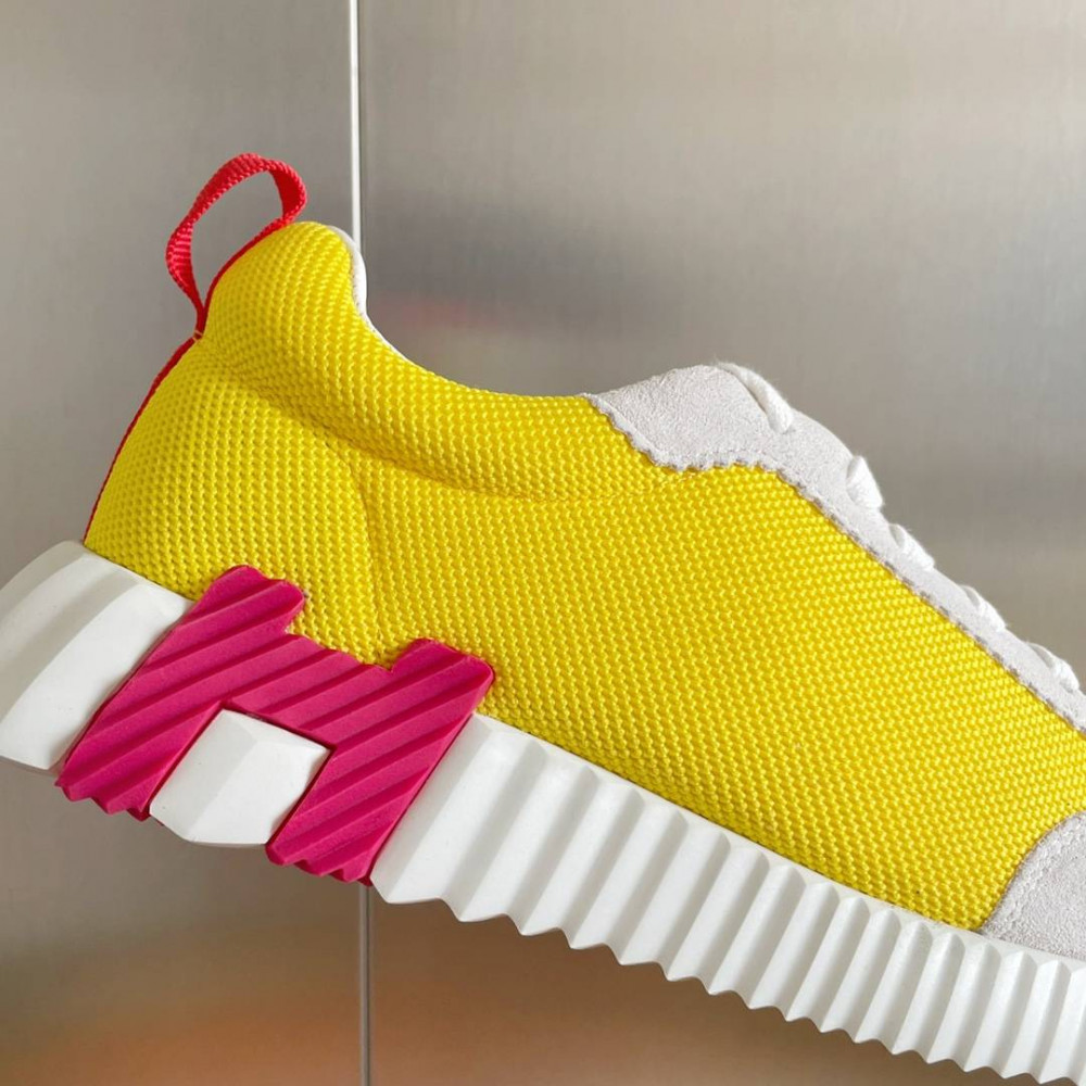 Bouncing Sneaker Bouncing Sneaker