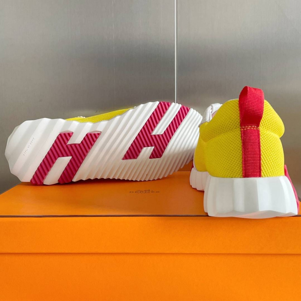 Bouncing Sneaker Bouncing Sneaker