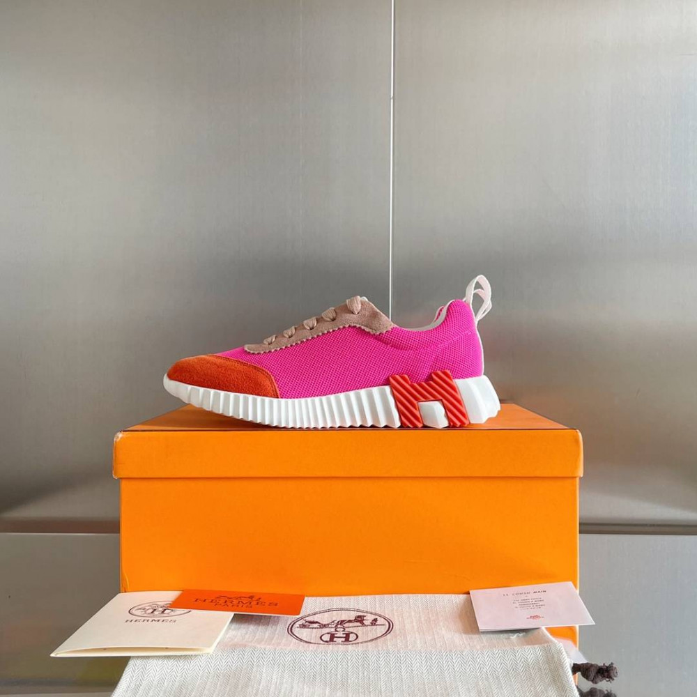 Bouncing Sneaker