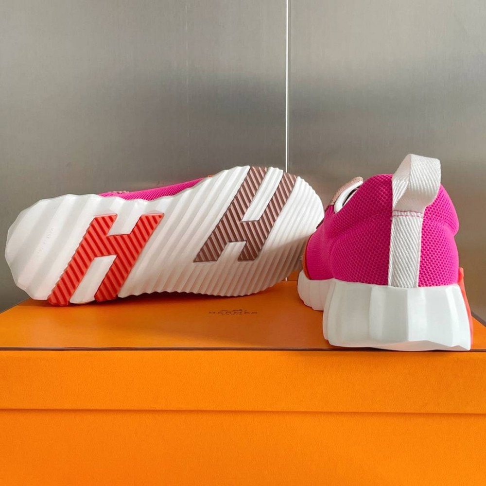 Bouncing Sneaker Bouncing Sneaker