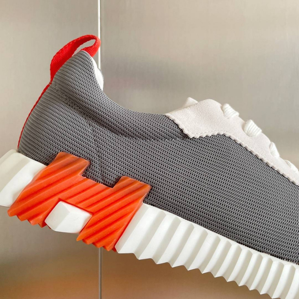 Bouncing Sneaker Bouncing Sneaker