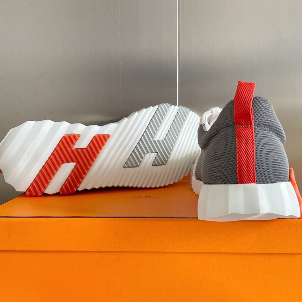 Bouncing Sneaker Bouncing Sneaker