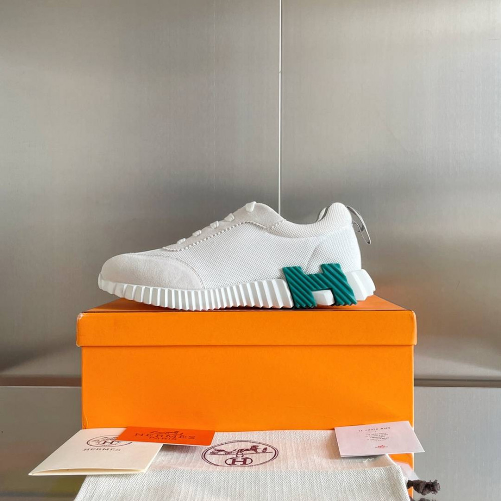 Bouncing Sneaker