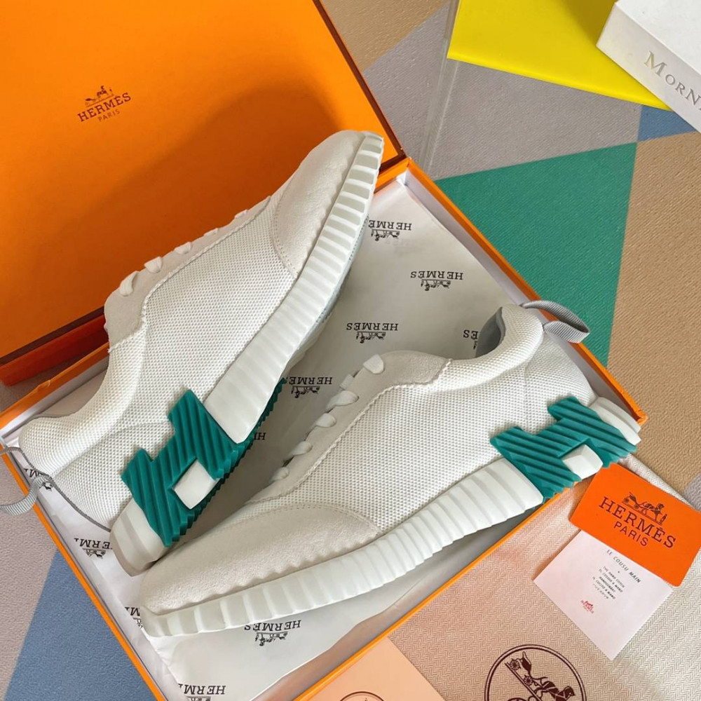 Bouncing Sneaker Bouncing Sneaker