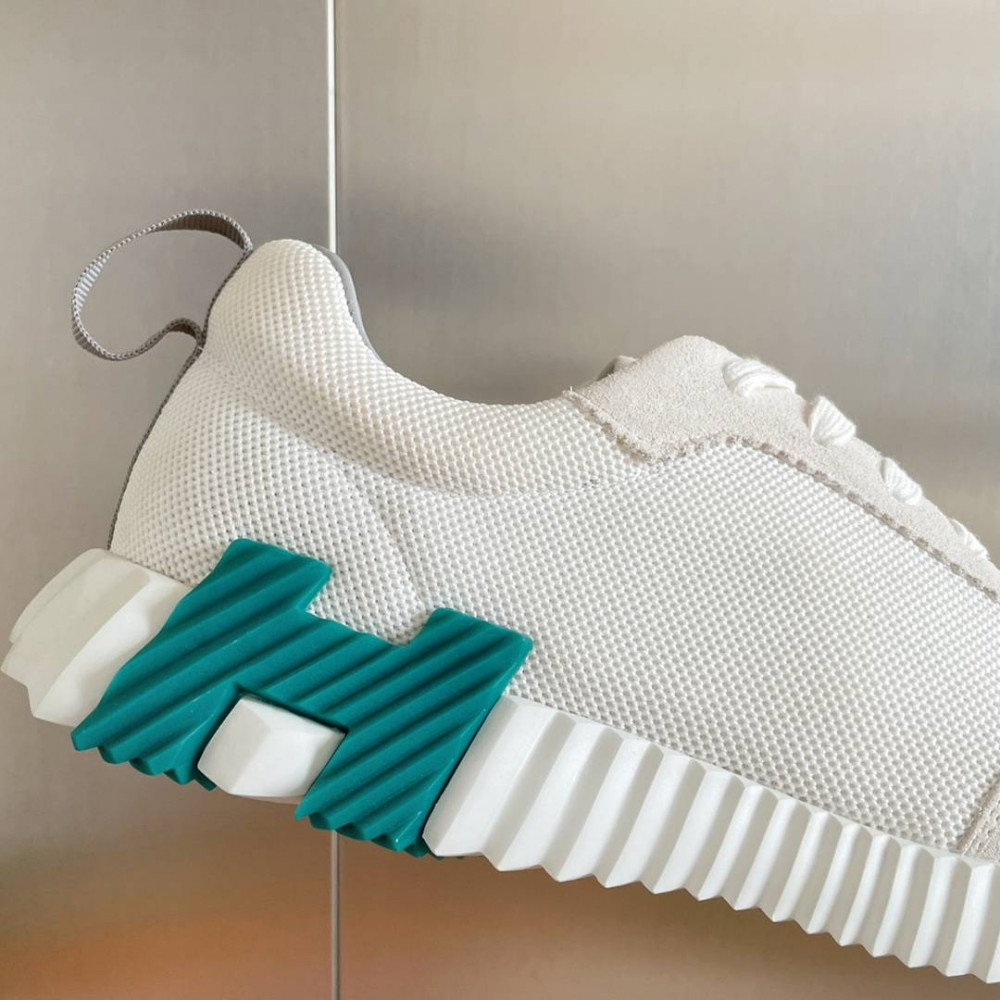 Bouncing Sneaker Bouncing Sneaker