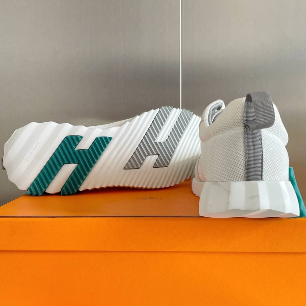 Bouncing Sneaker Bouncing Sneaker