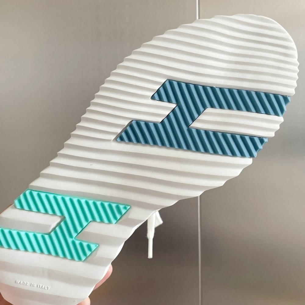 Bouncing Sneaker Bouncing Sneaker