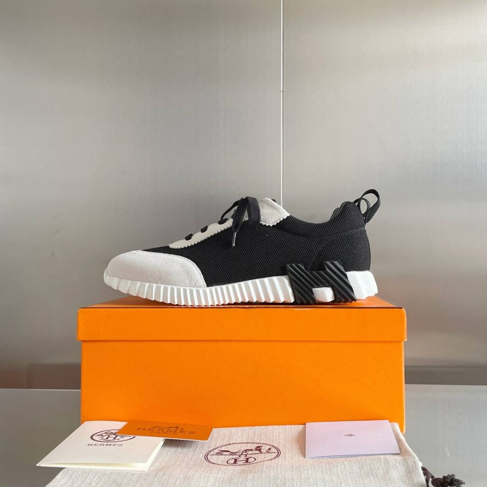Bouncing Sneaker