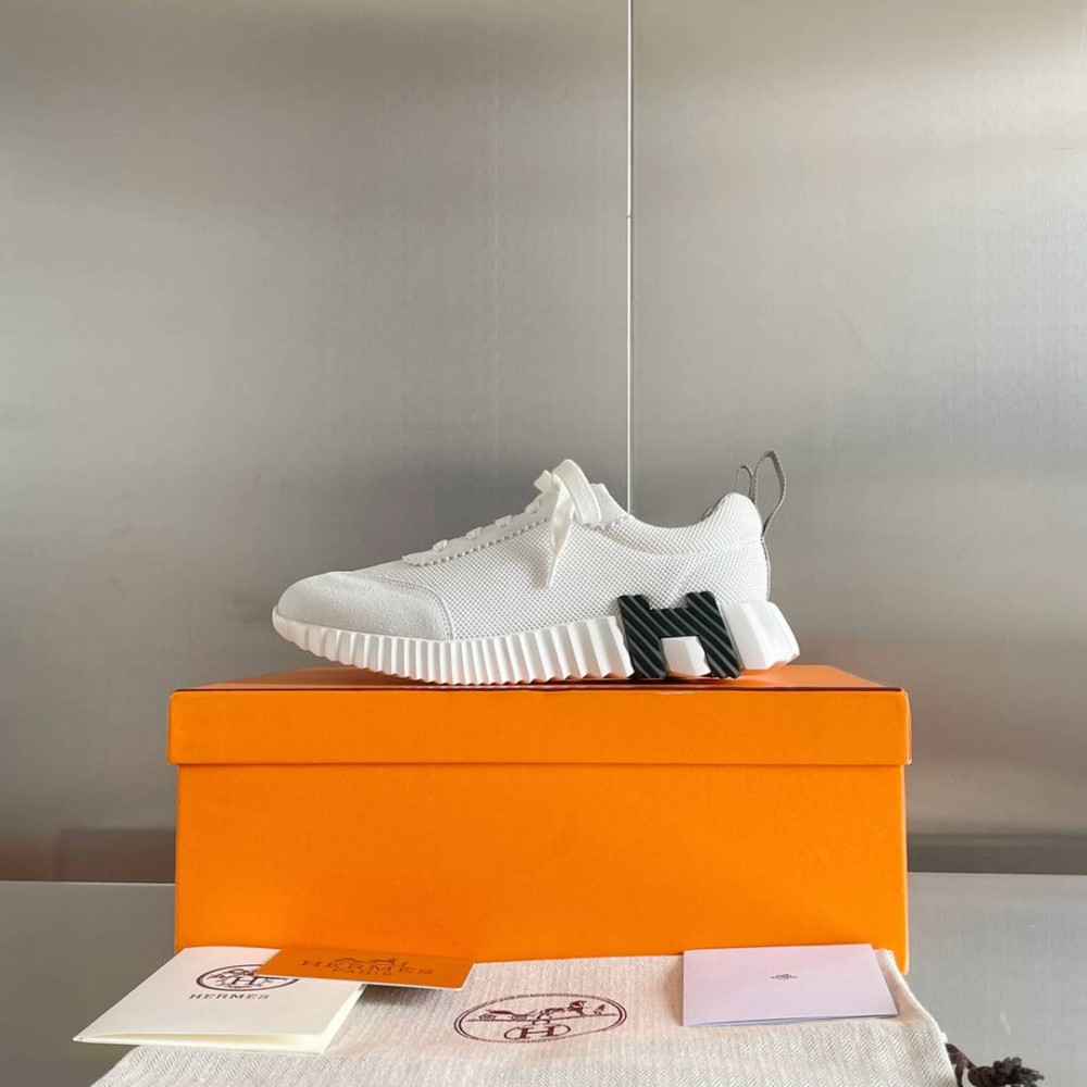 Bouncing Sneaker