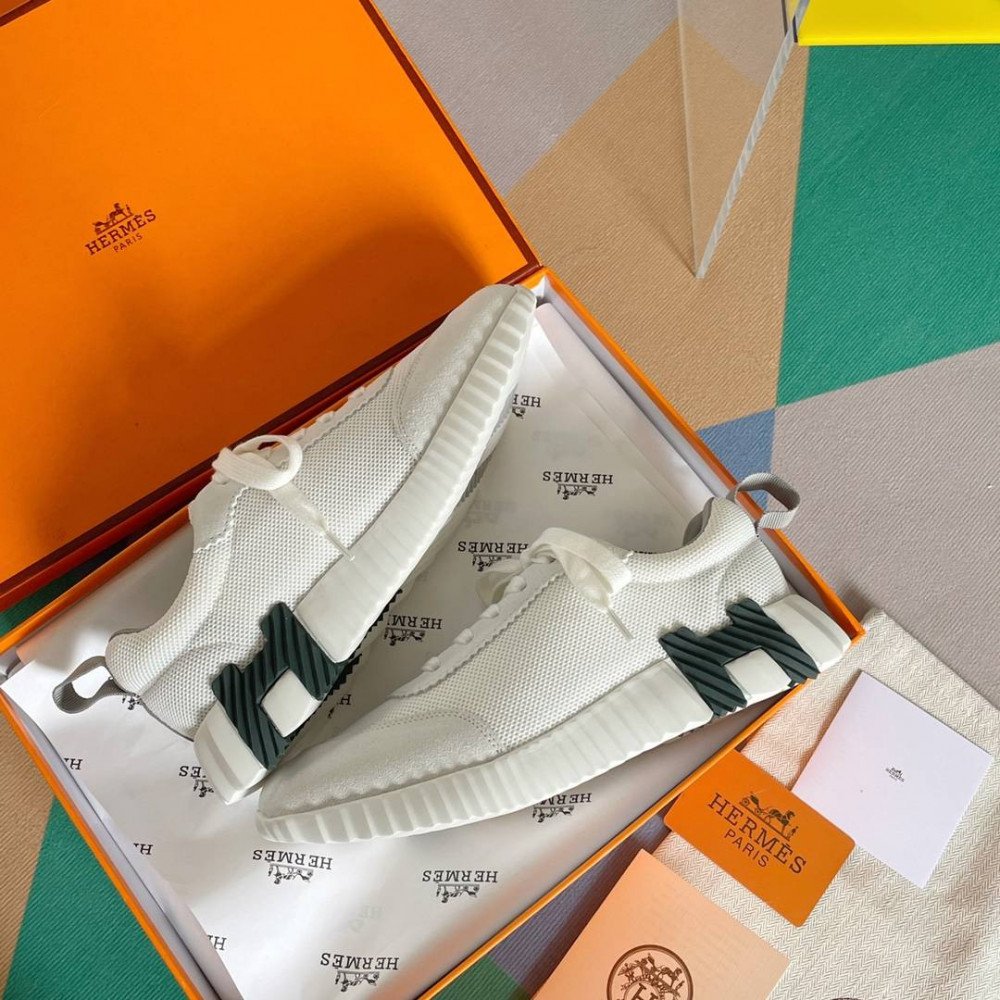 Bouncing Sneaker Bouncing Sneaker