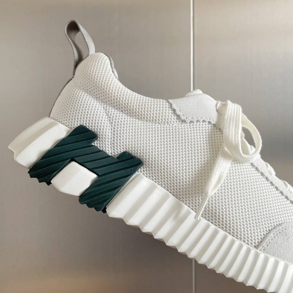 Bouncing Sneaker Bouncing Sneaker