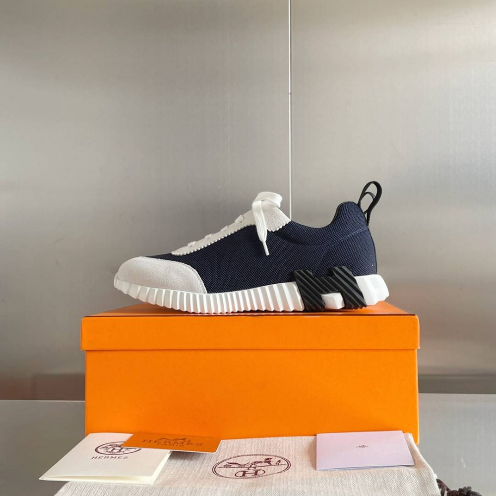Bouncing Sneaker